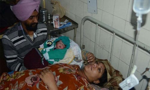 INDIA_BABY_BORN_WITH_SEVEN_TESTICLES_CELEBRATED_AS_LIVING_GOD2