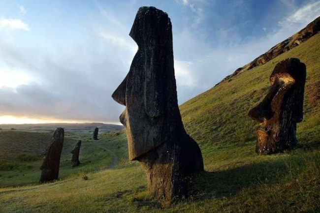 AD-Easter-Island-Statue-Bodies-2