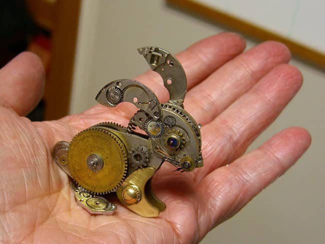 Old_Watch_Parts_Recycled_Into_Steampunk_Sculptures_By_Susan_Beatrice1